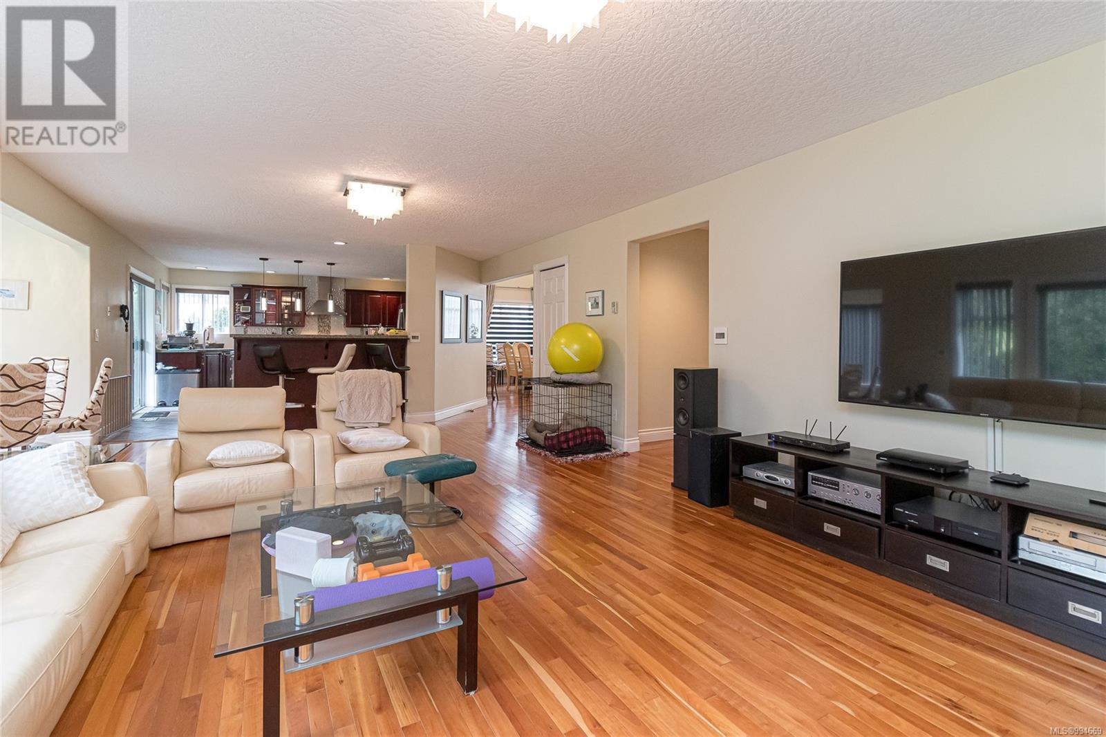  812 Dalewood Lane, Saanich