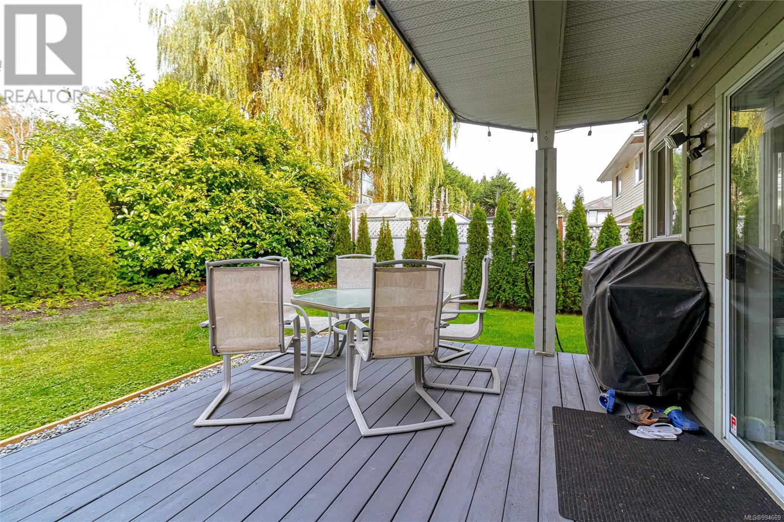  812 Dalewood Lane, Saanich