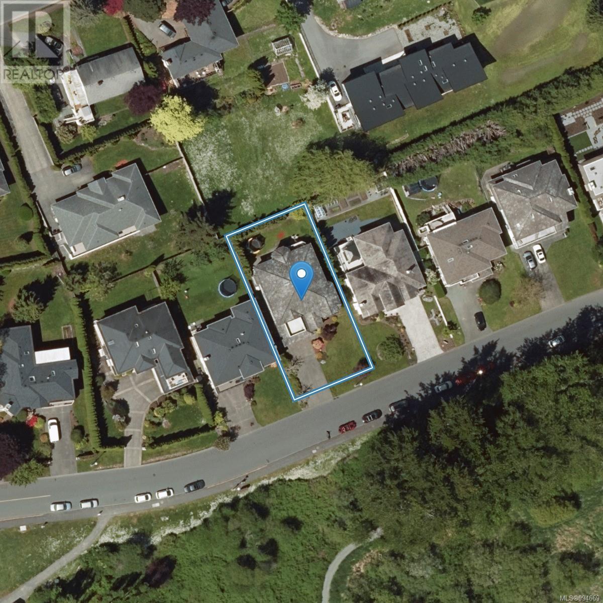  812 Dalewood Lane, Saanich