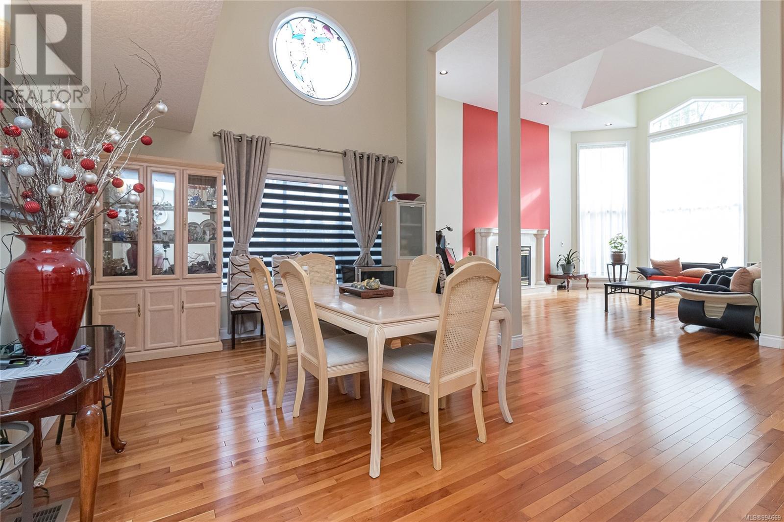  812 Dalewood Lane, Saanich