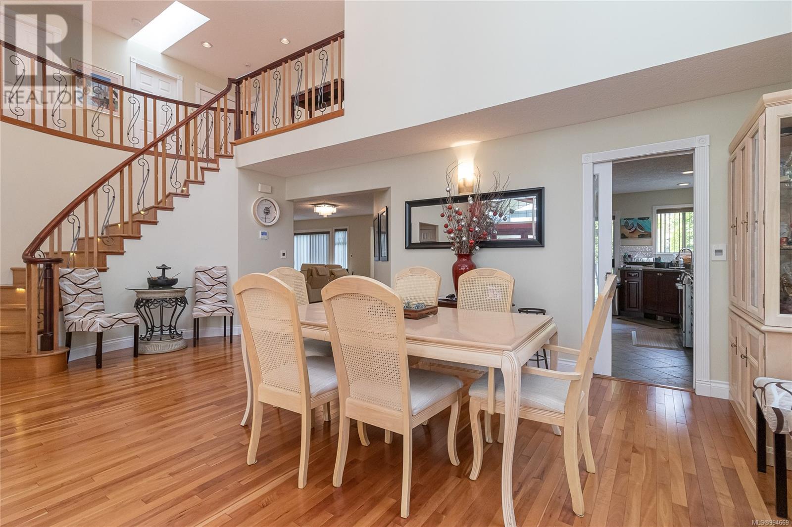  812 Dalewood Lane, Saanich