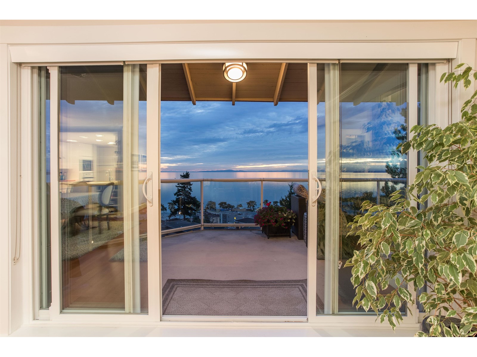 503 15025 VICTORIA AVENUE, White Rock