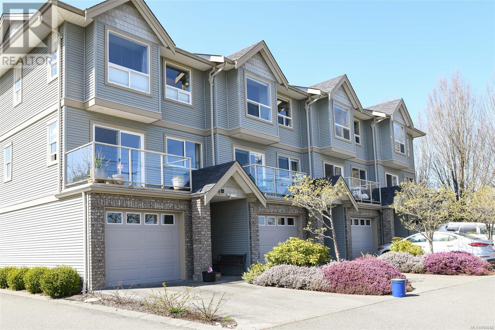 3 2475 Mansfield Dr, Courtenay