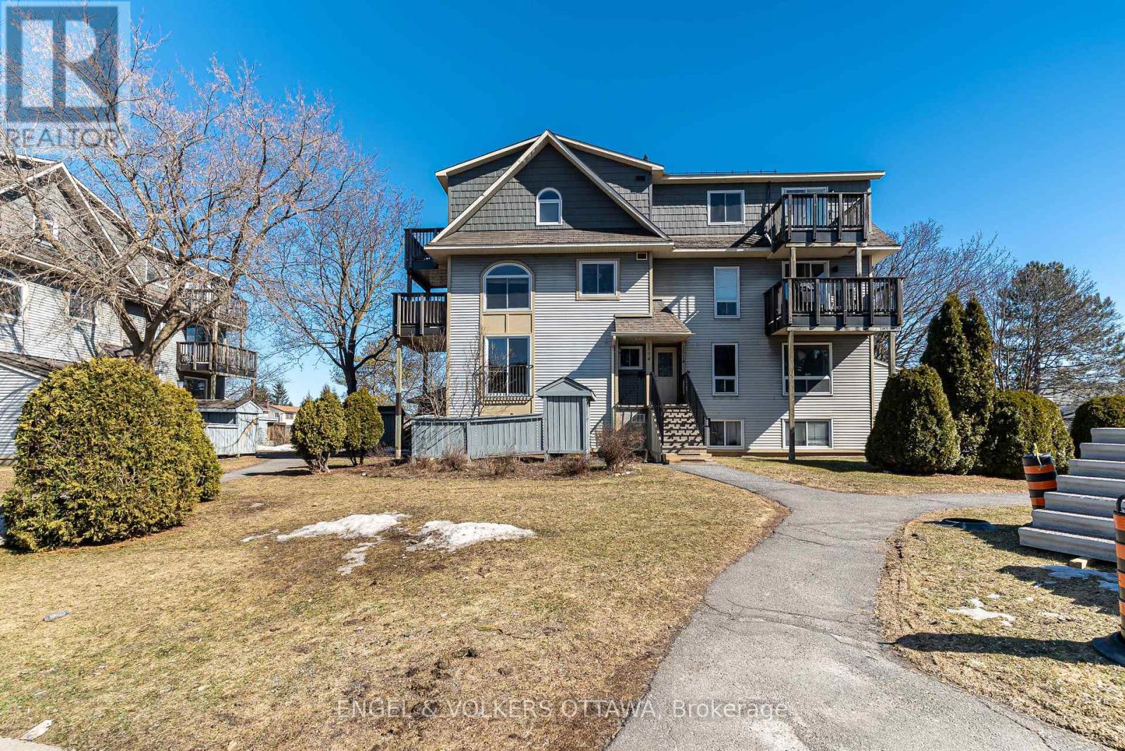 https://ddfcdn.realtor.ca/listing/TS638797262462030000/reb76/highres/1/x12070111_1.jpg