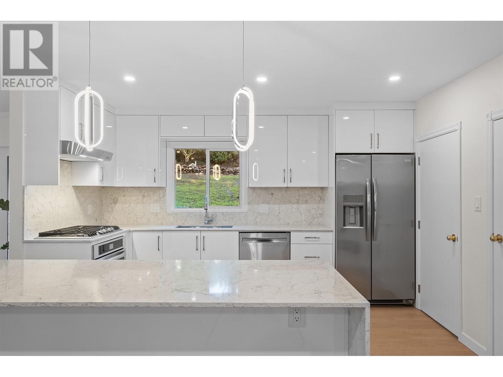 Photo 24 of 441 Southborough Drive, West Vancouver BC