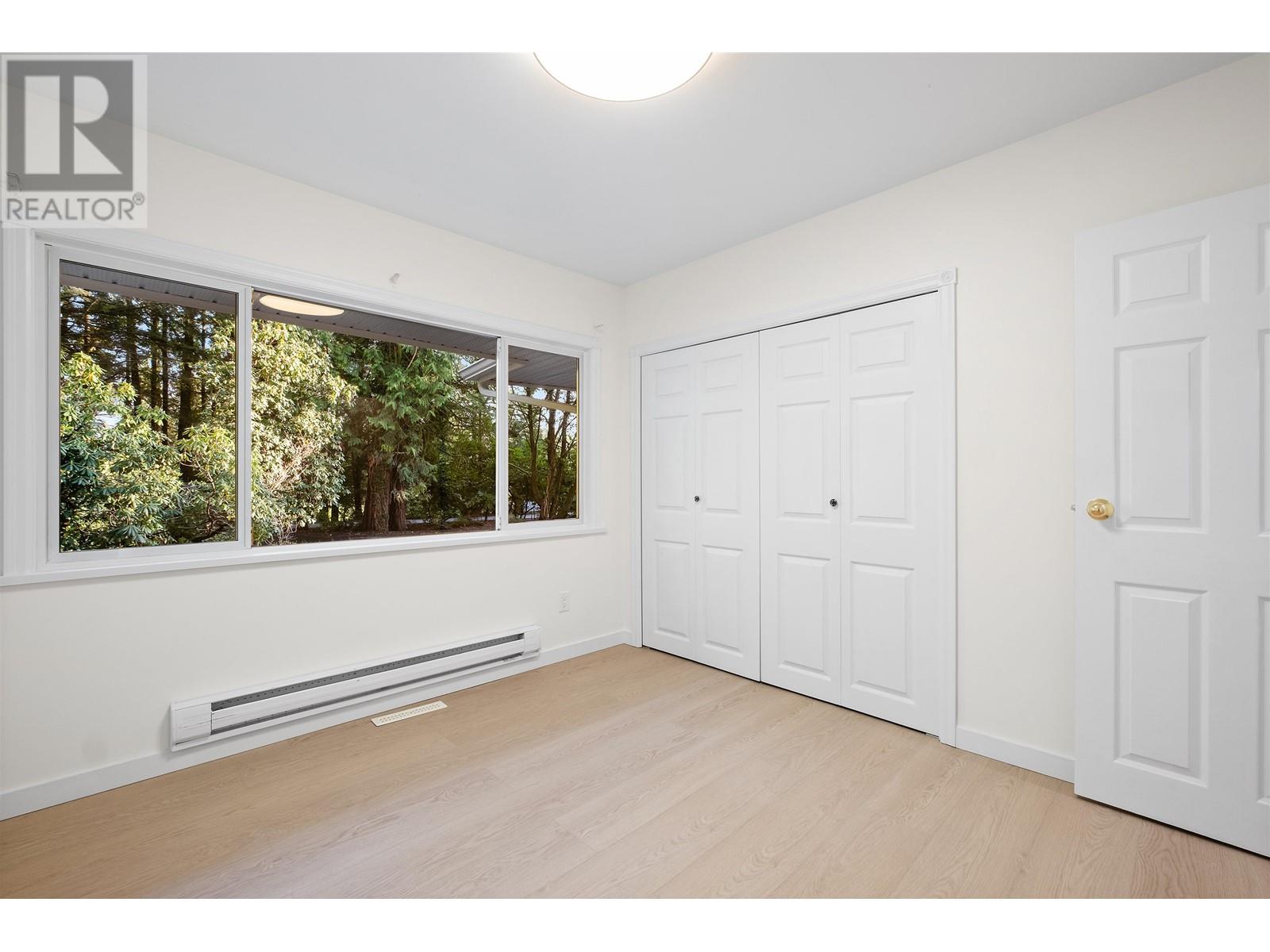 Photo 10 of 441 Southborough Drive, West Vancouver BC
