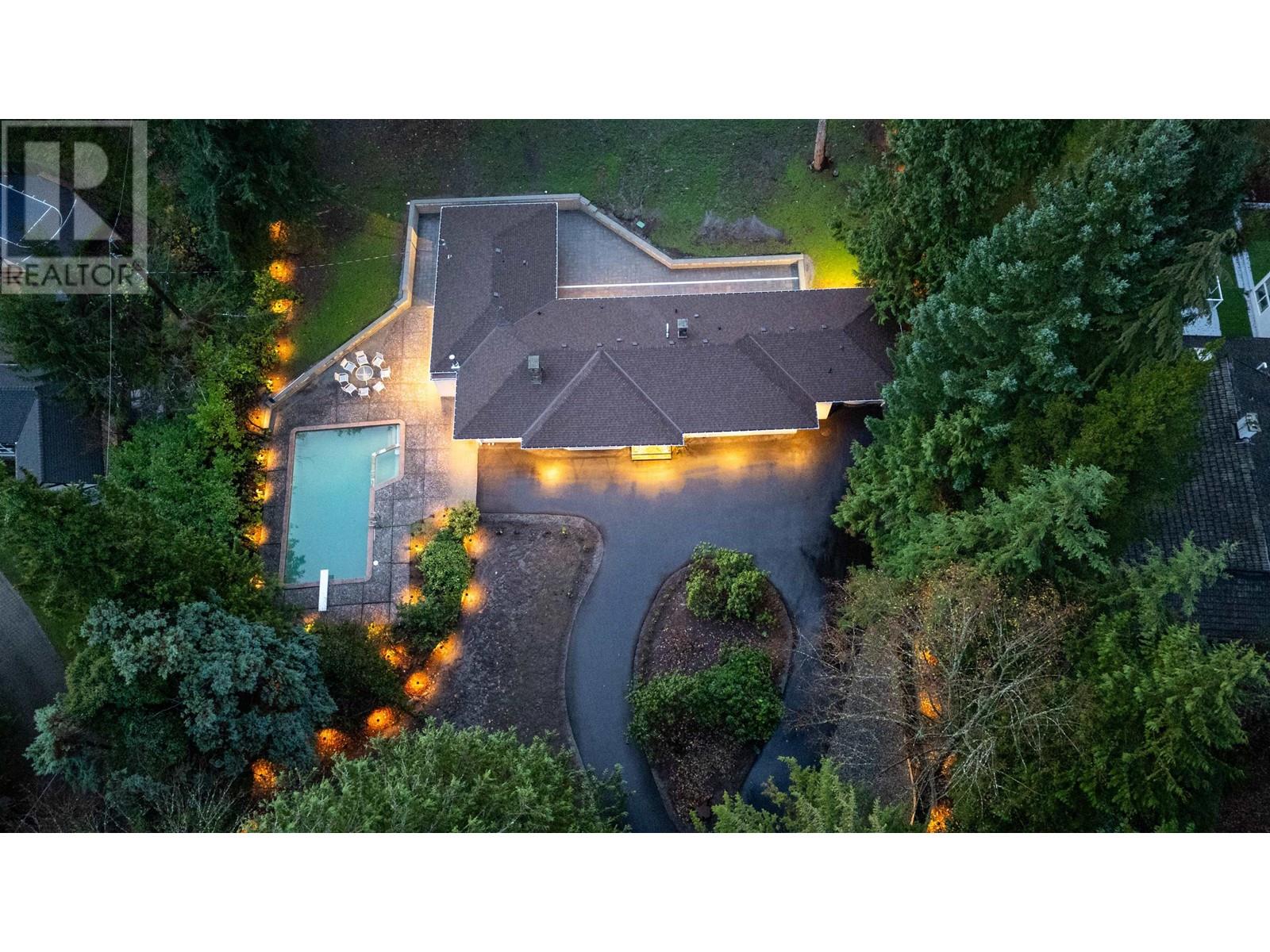 Photo 9 of 441 Southborough Drive, West Vancouver BC