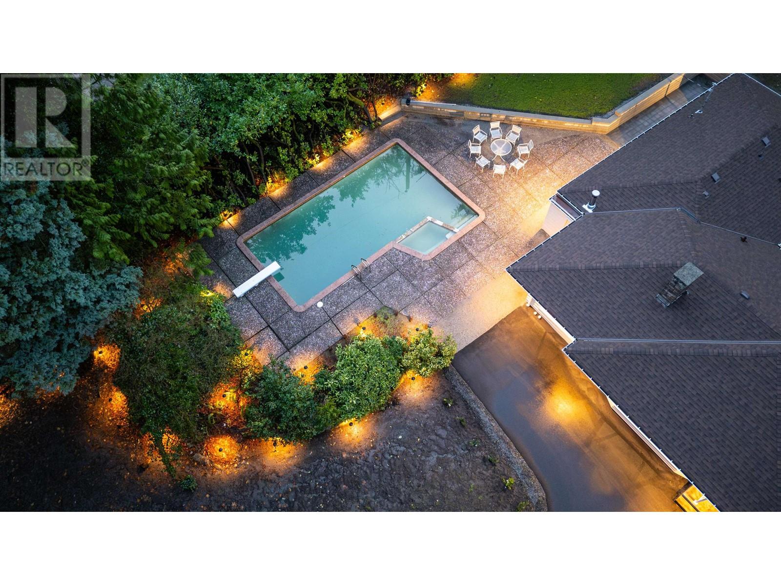 Photo 6 of 441 Southborough Drive, West Vancouver BC