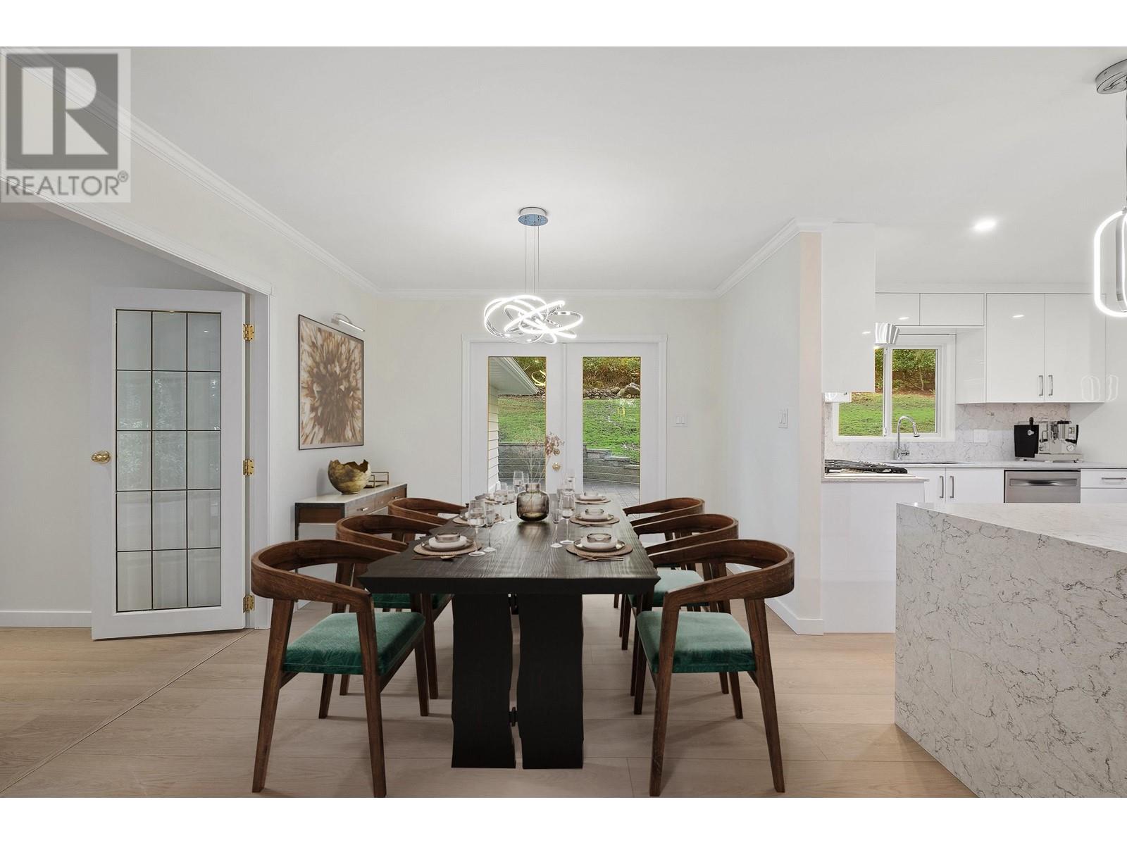 Photo 3 of 441 Southborough Drive, West Vancouver BC