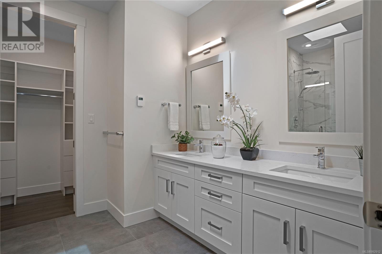 600 Rainbow Way, Parksville