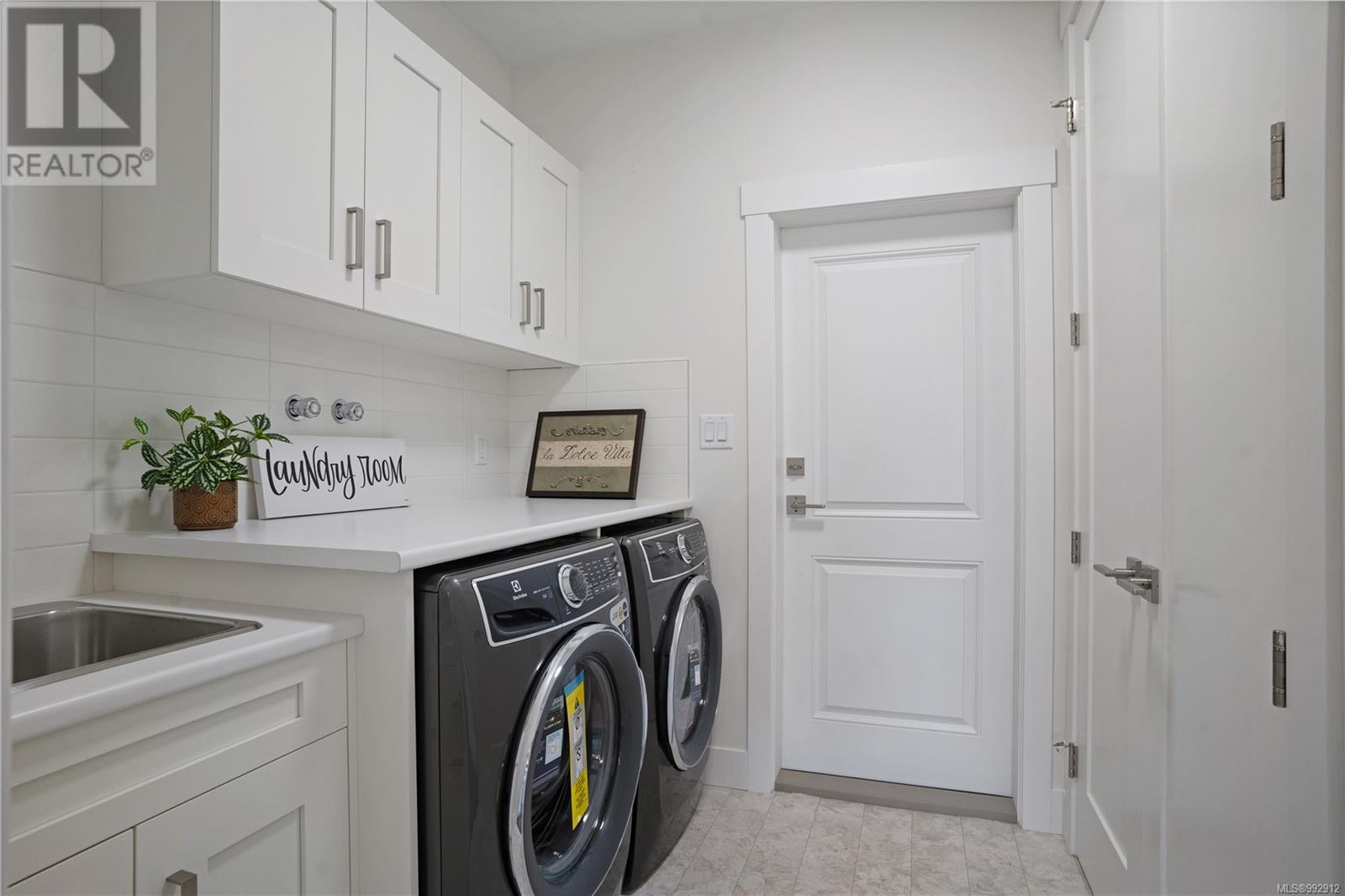600 Rainbow Way, Parksville