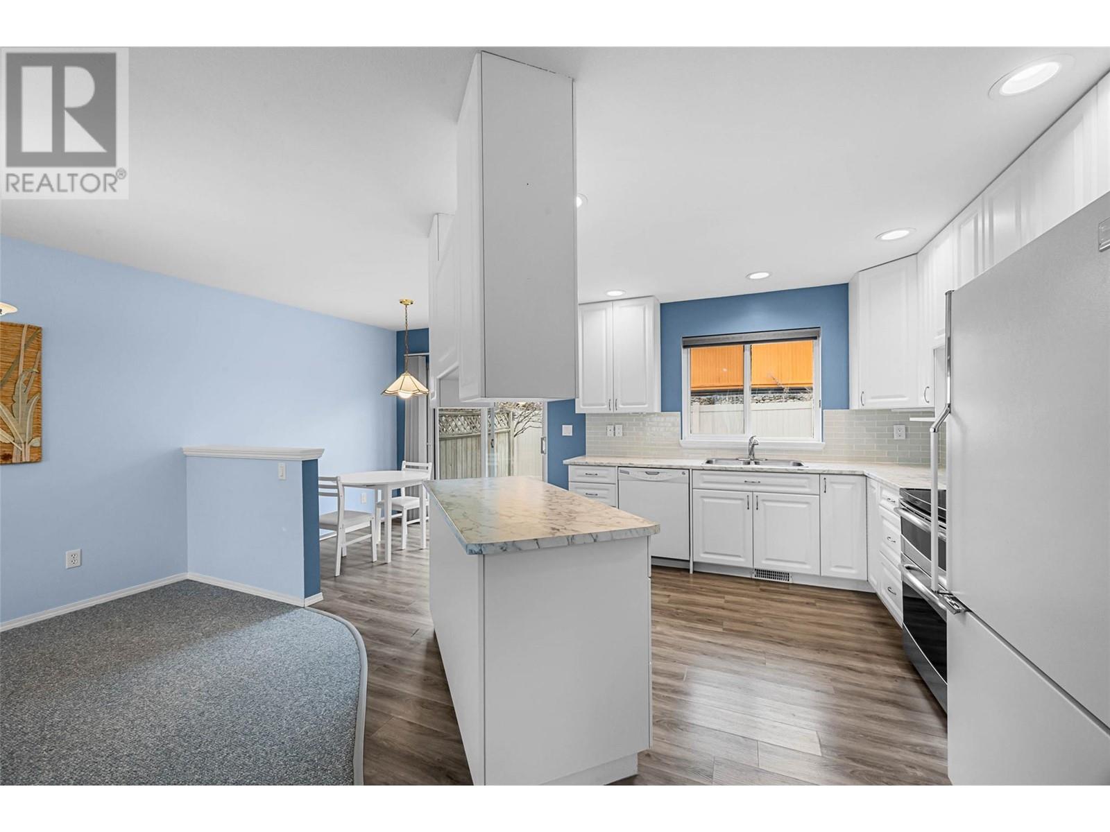 #32 1950 BRAEVIEW PLACE - Image 7