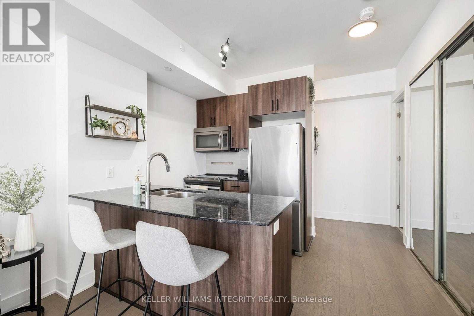 Photo 6 of 1007 485 Richmond Road, Ottawa ON