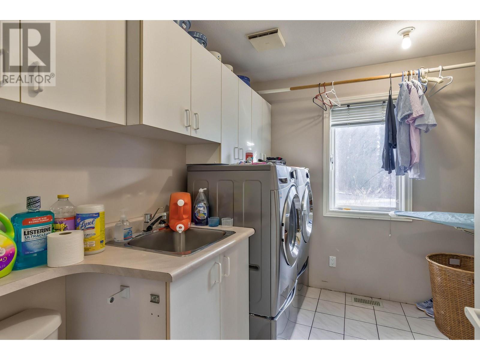 1135 Graf Road, Kelowna