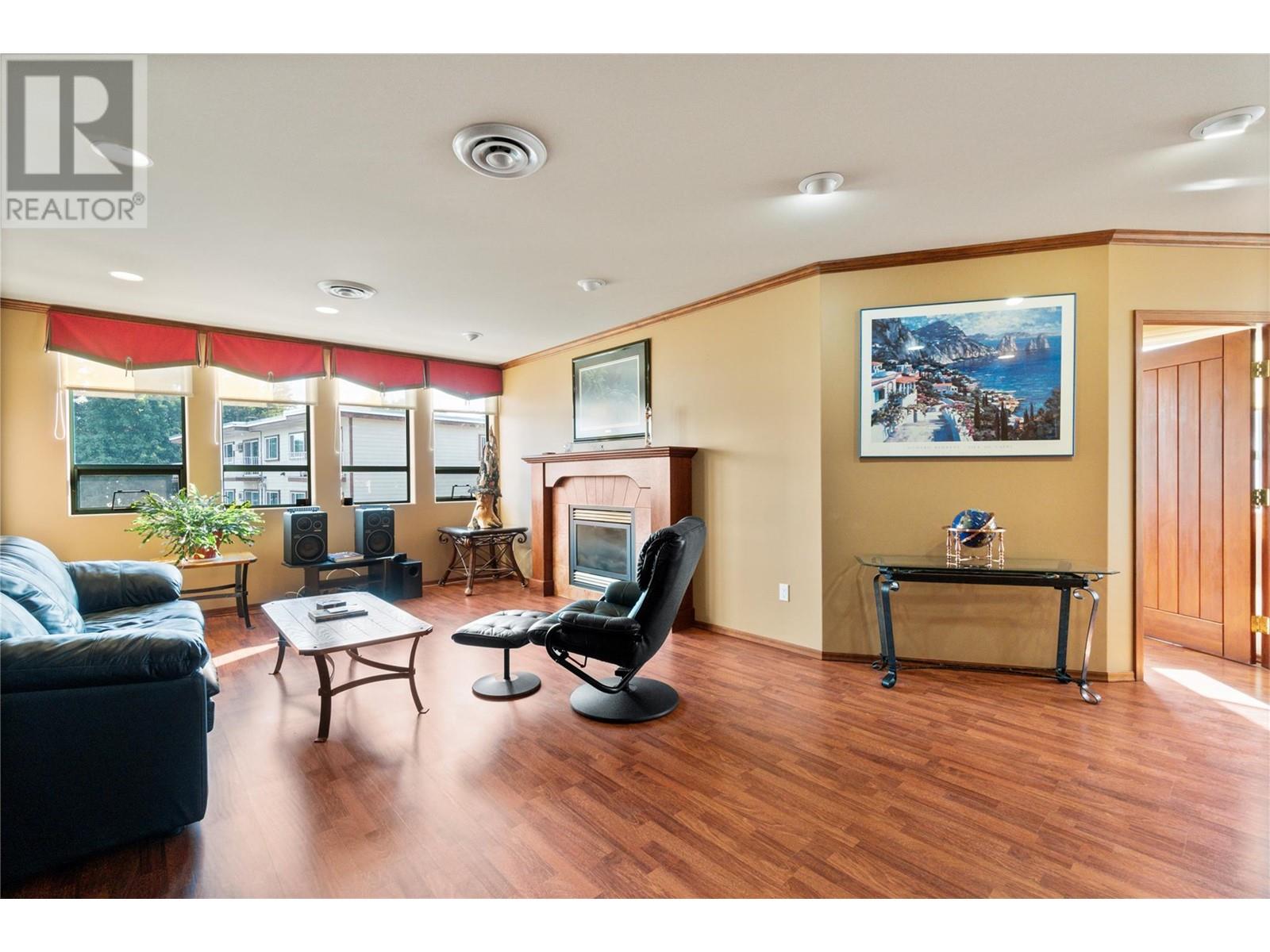 203 571 6 Street Northeast, Salmon Arm