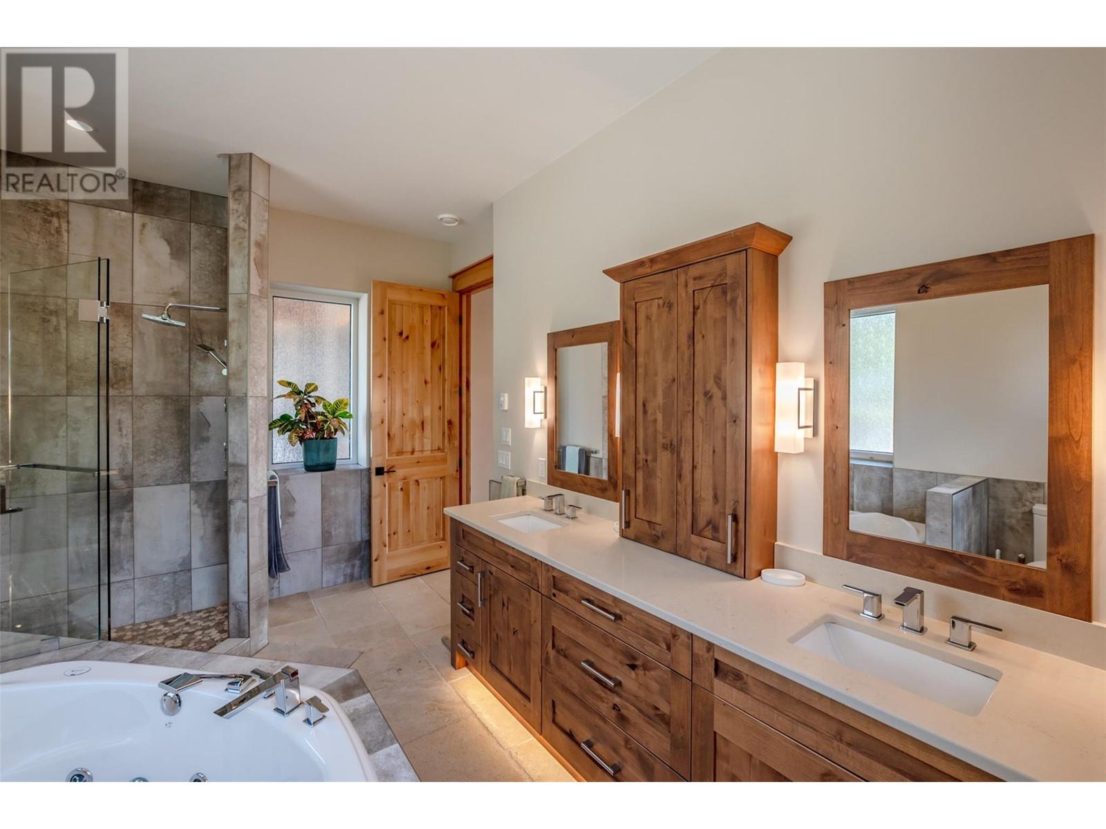 935 Eagle Place, Osoyoos