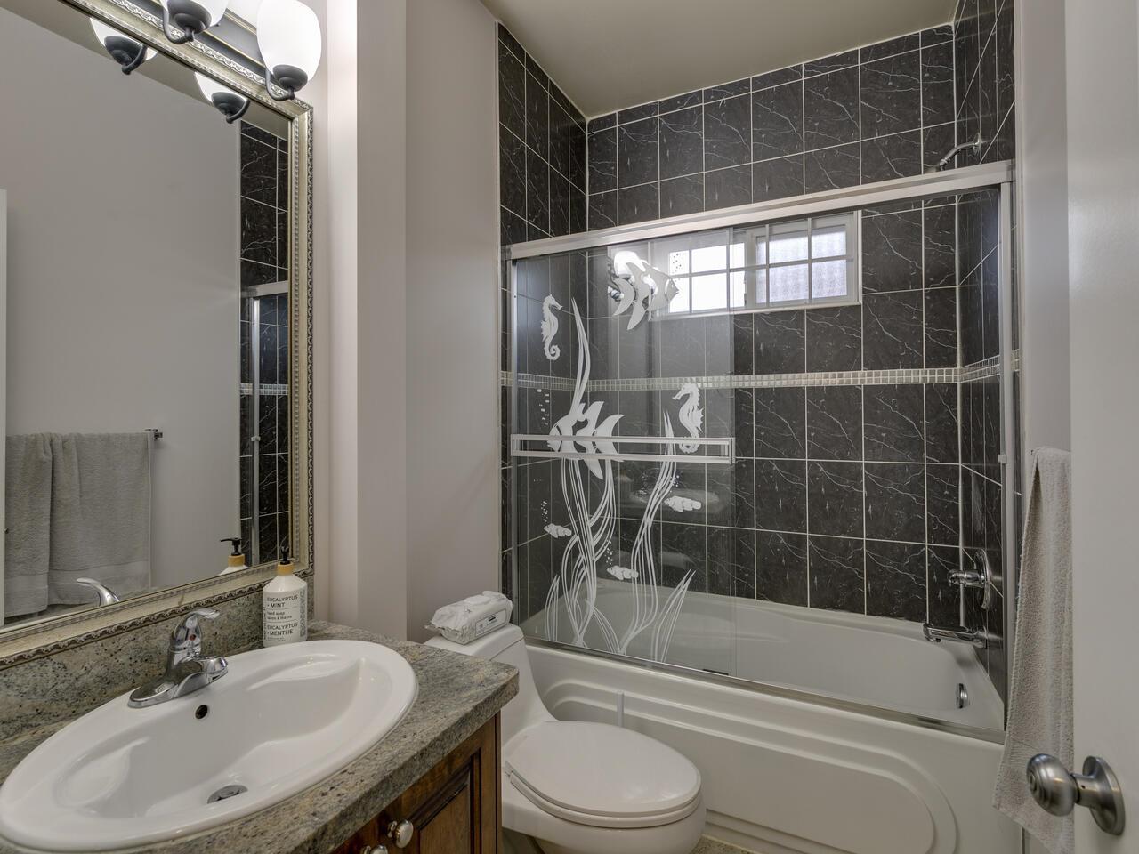 Photo 19 of 13598 89 Avenue, Surrey BC