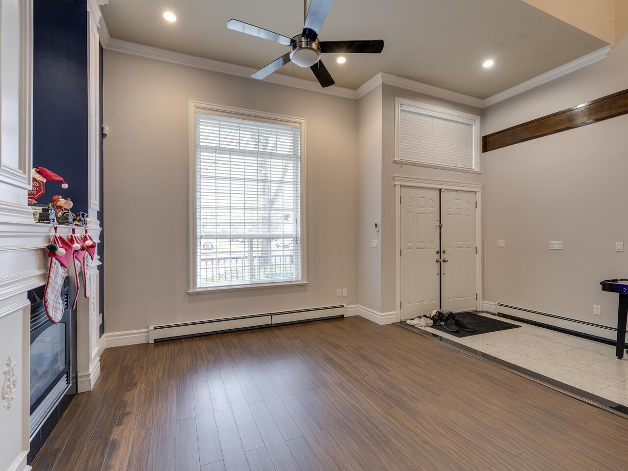 Photo 5 of 13598 89 Avenue, Surrey BC
