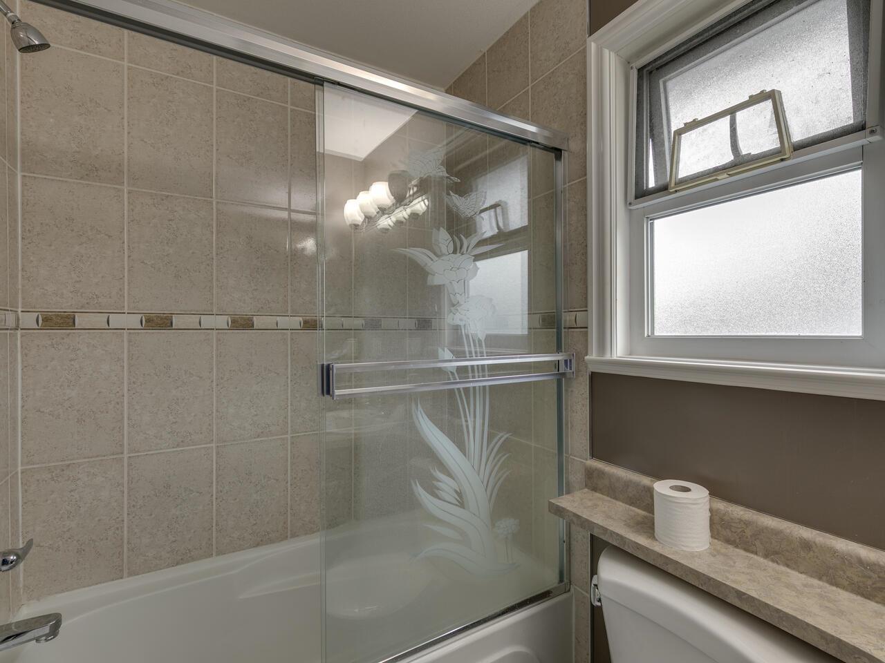 Photo 27 of 13598 89 Avenue, Surrey BC