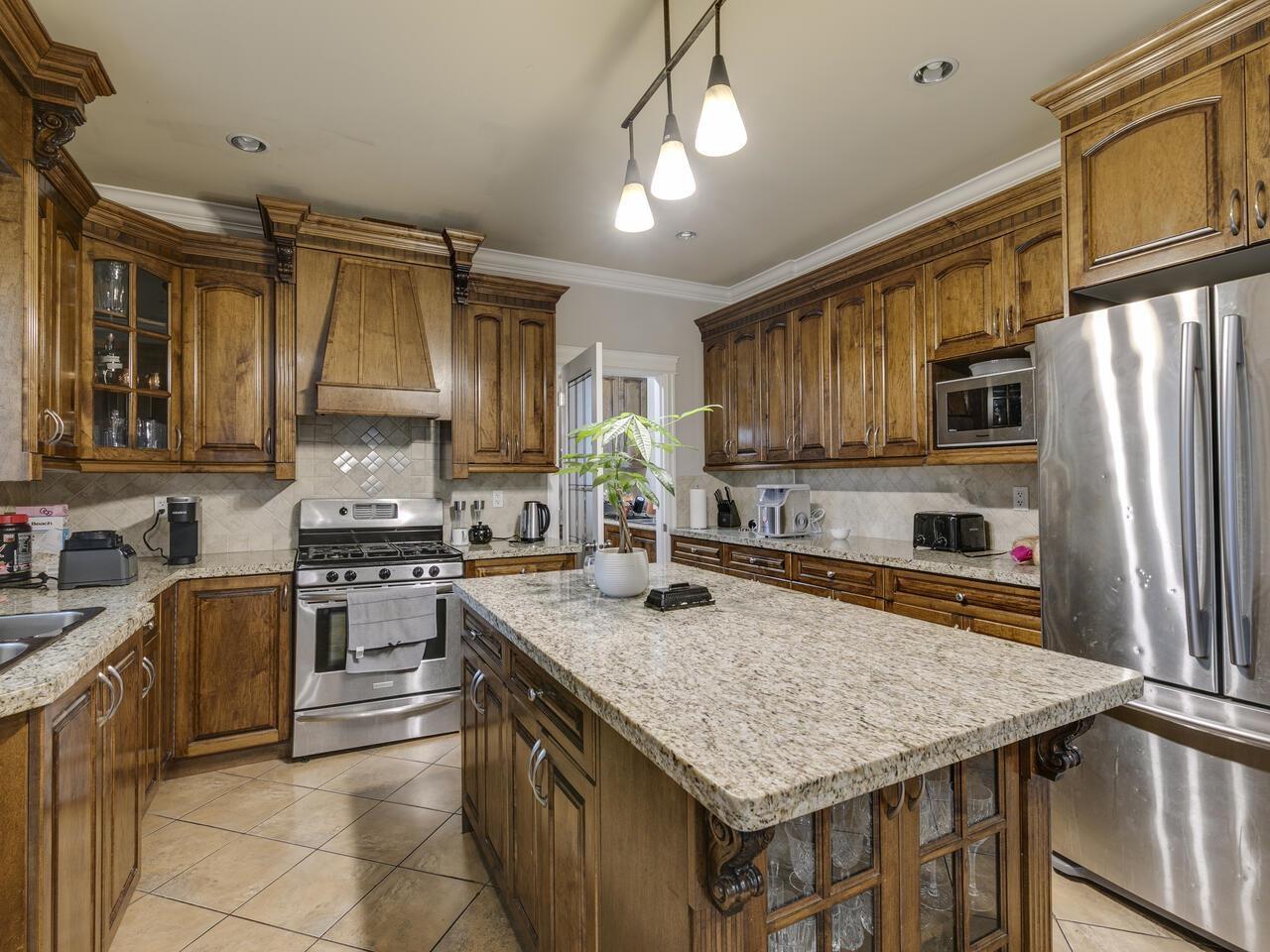 Photo 8 of 13598 89 Avenue, Surrey BC