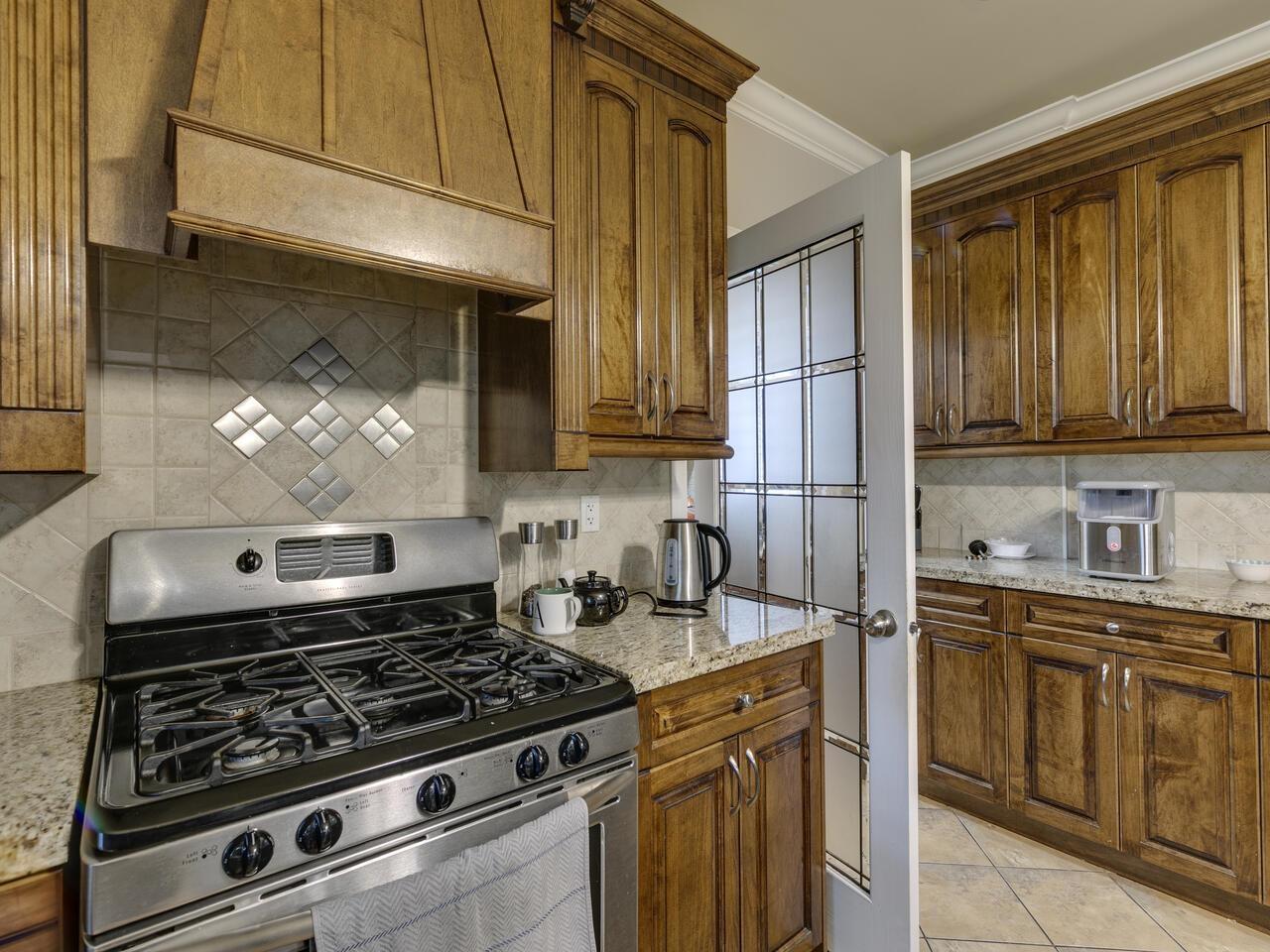 Photo 9 of 13598 89 Avenue, Surrey BC