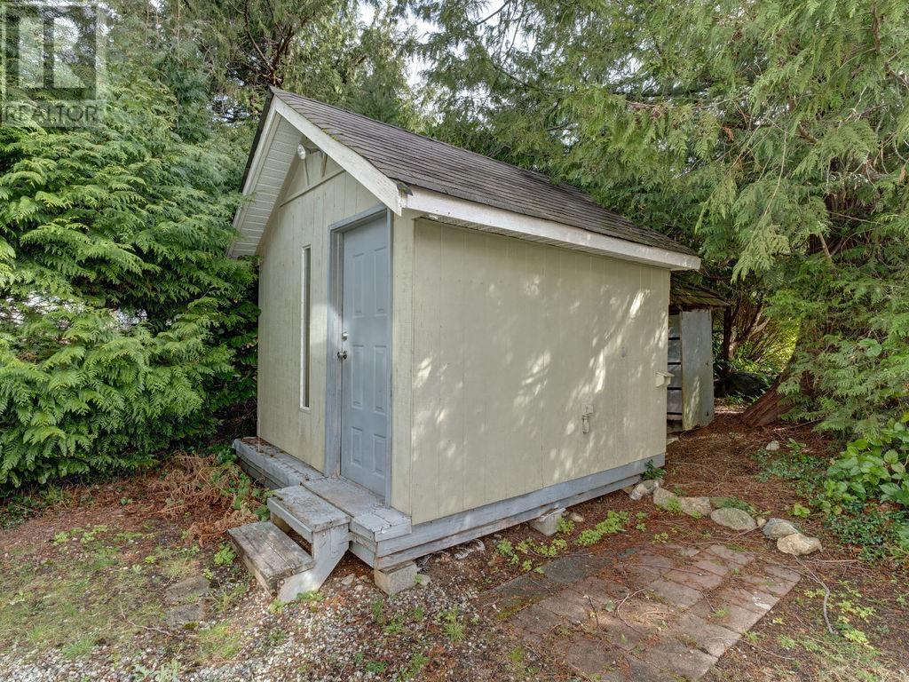 5642 NICKERSON ROAD, Sechelt