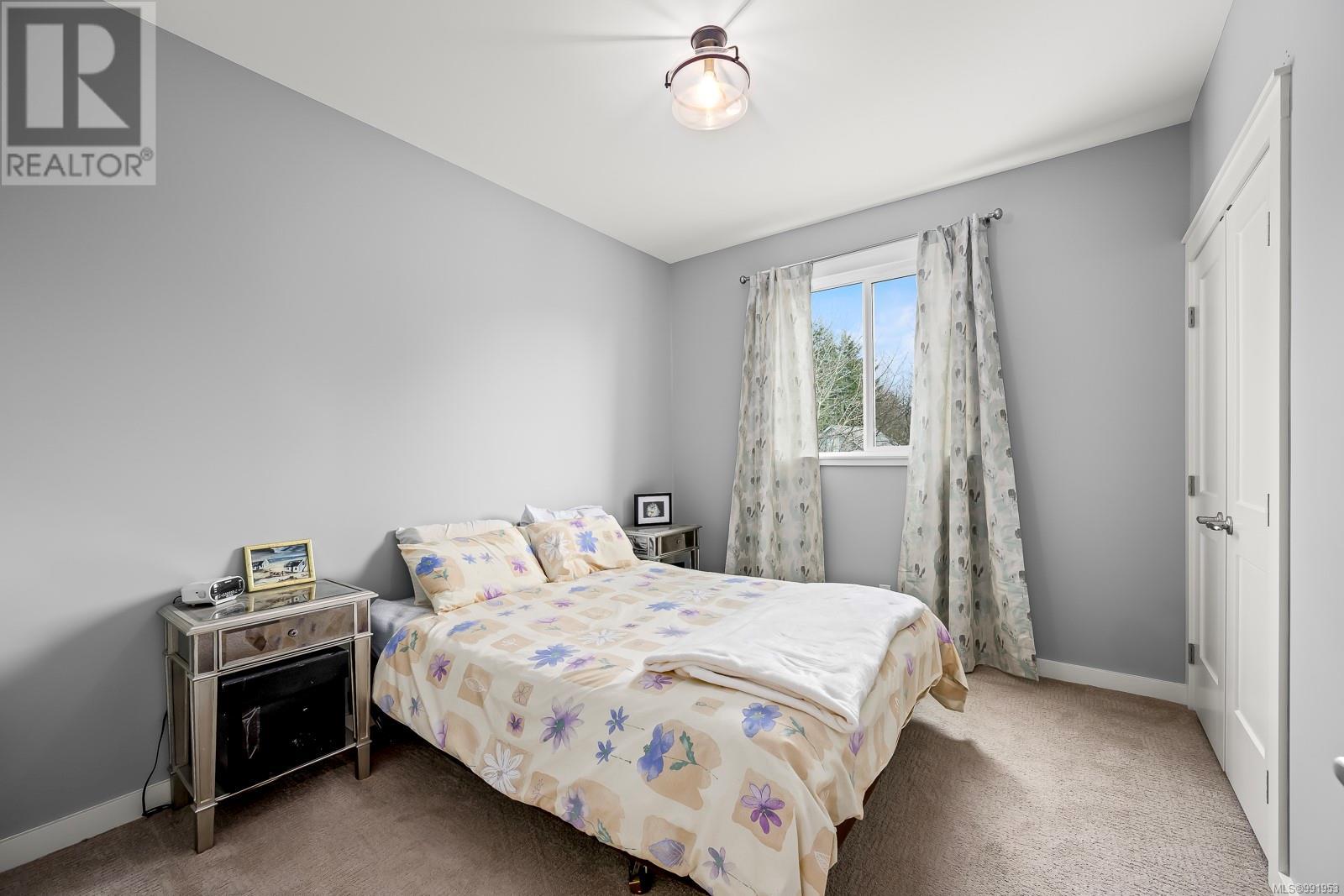 4754 Headquarters Rd, Courtenay