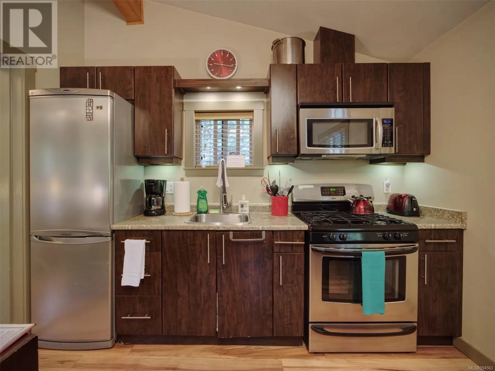 17 6574 Baird Rd, Port Renfrew