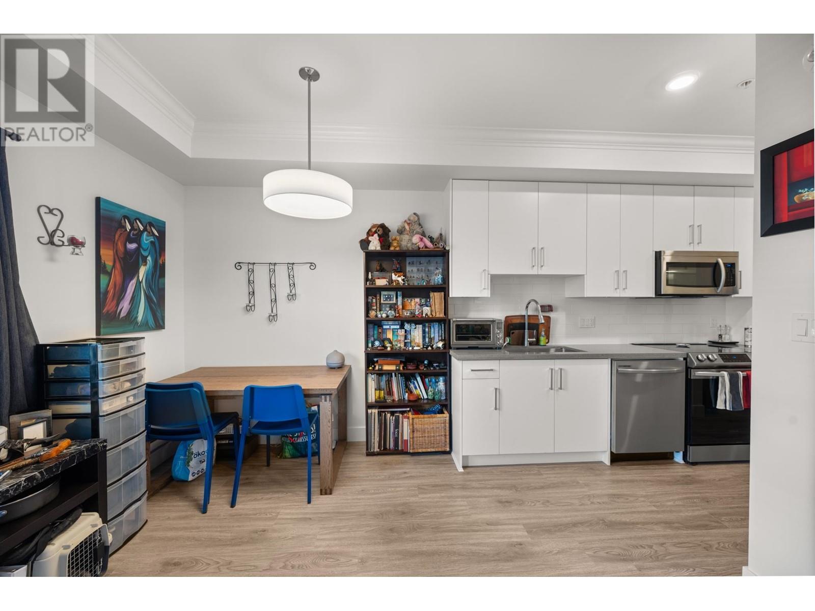 206 2389 HAWTHORNE AVENUE, Port Coquitlam real estate listing R2979727