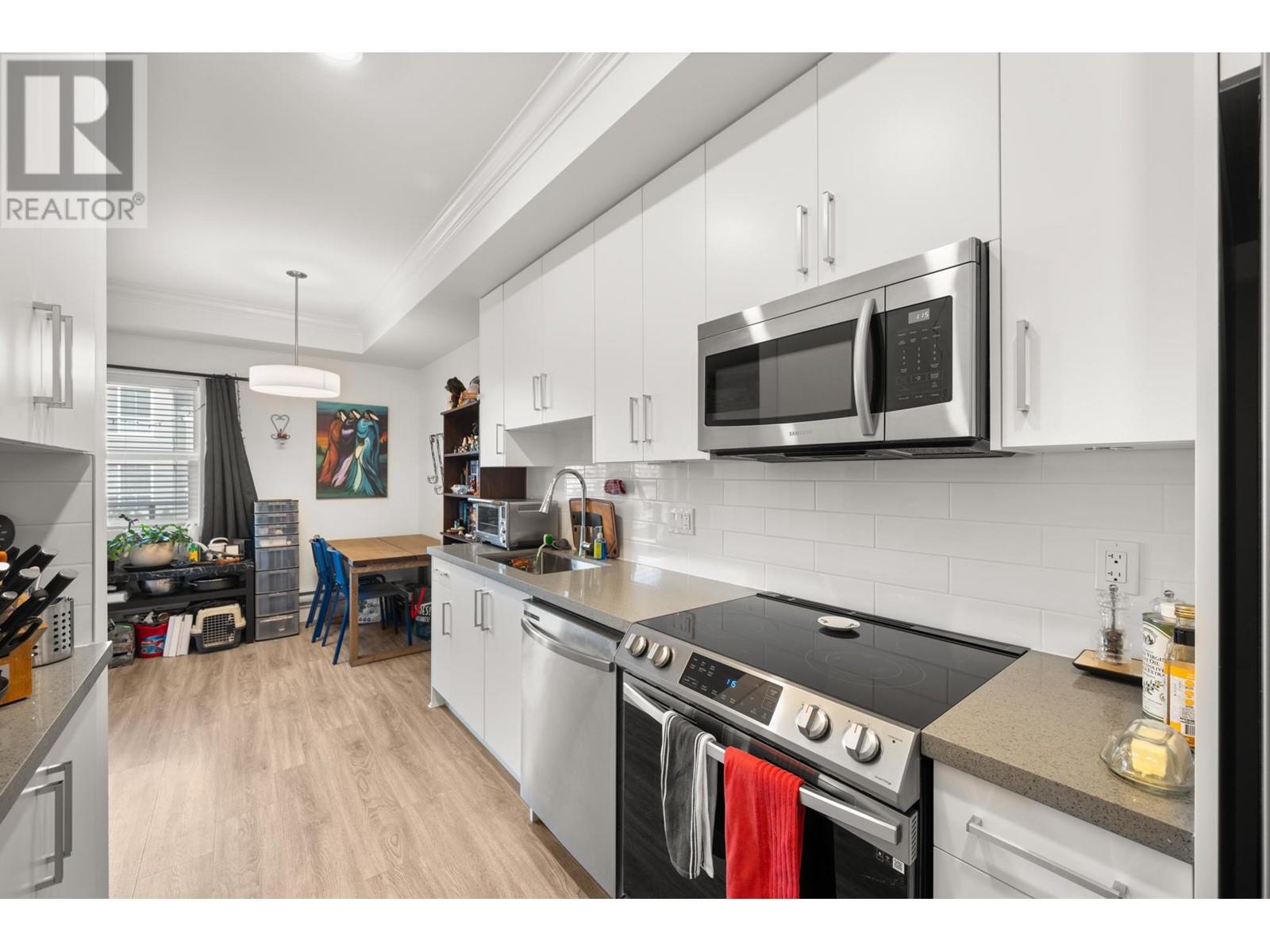 206 2389 HAWTHORNE AVENUE, Port Coquitlam real estate listing R2979727