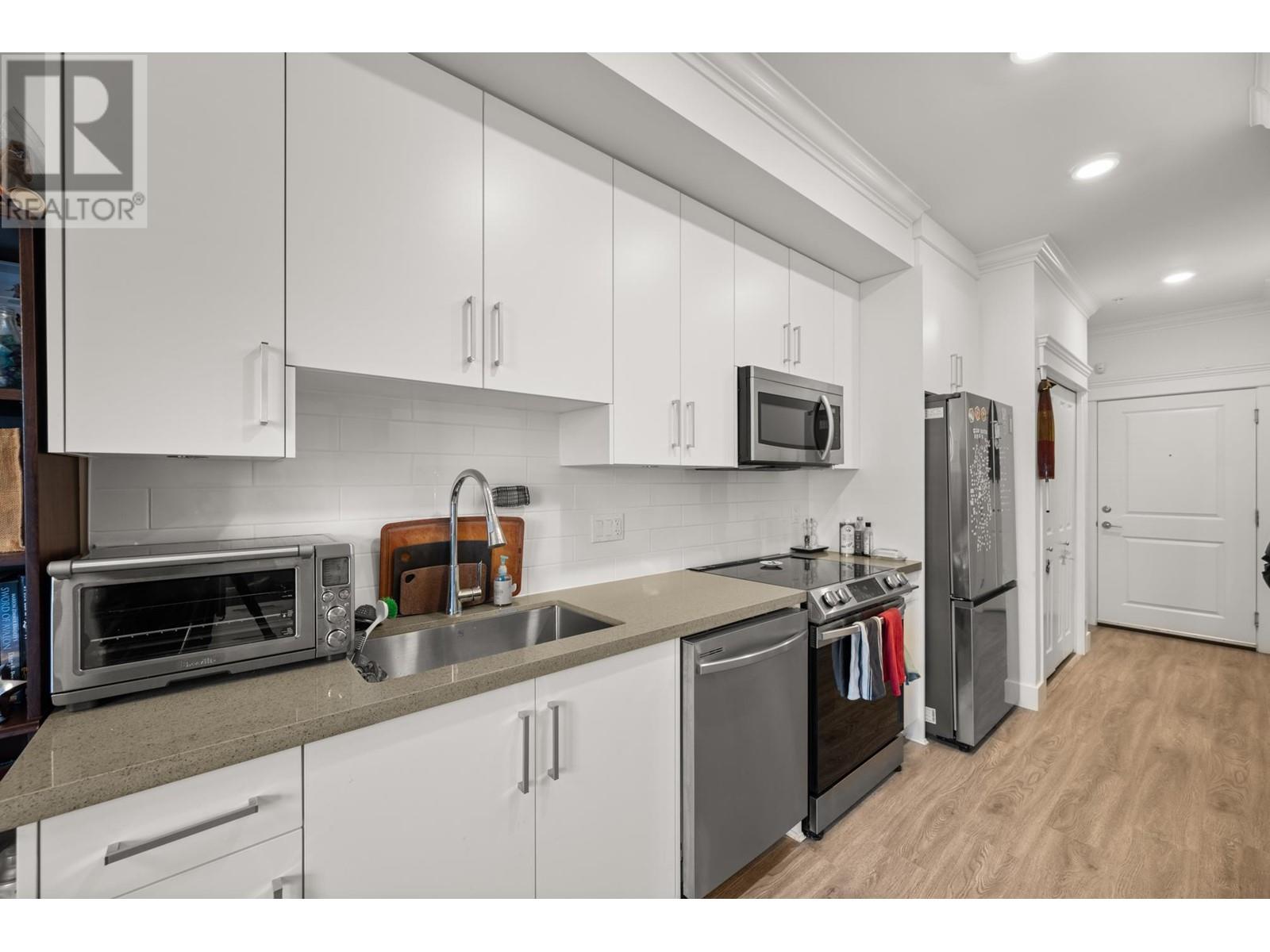 206 2389 HAWTHORNE AVENUE, Port Coquitlam