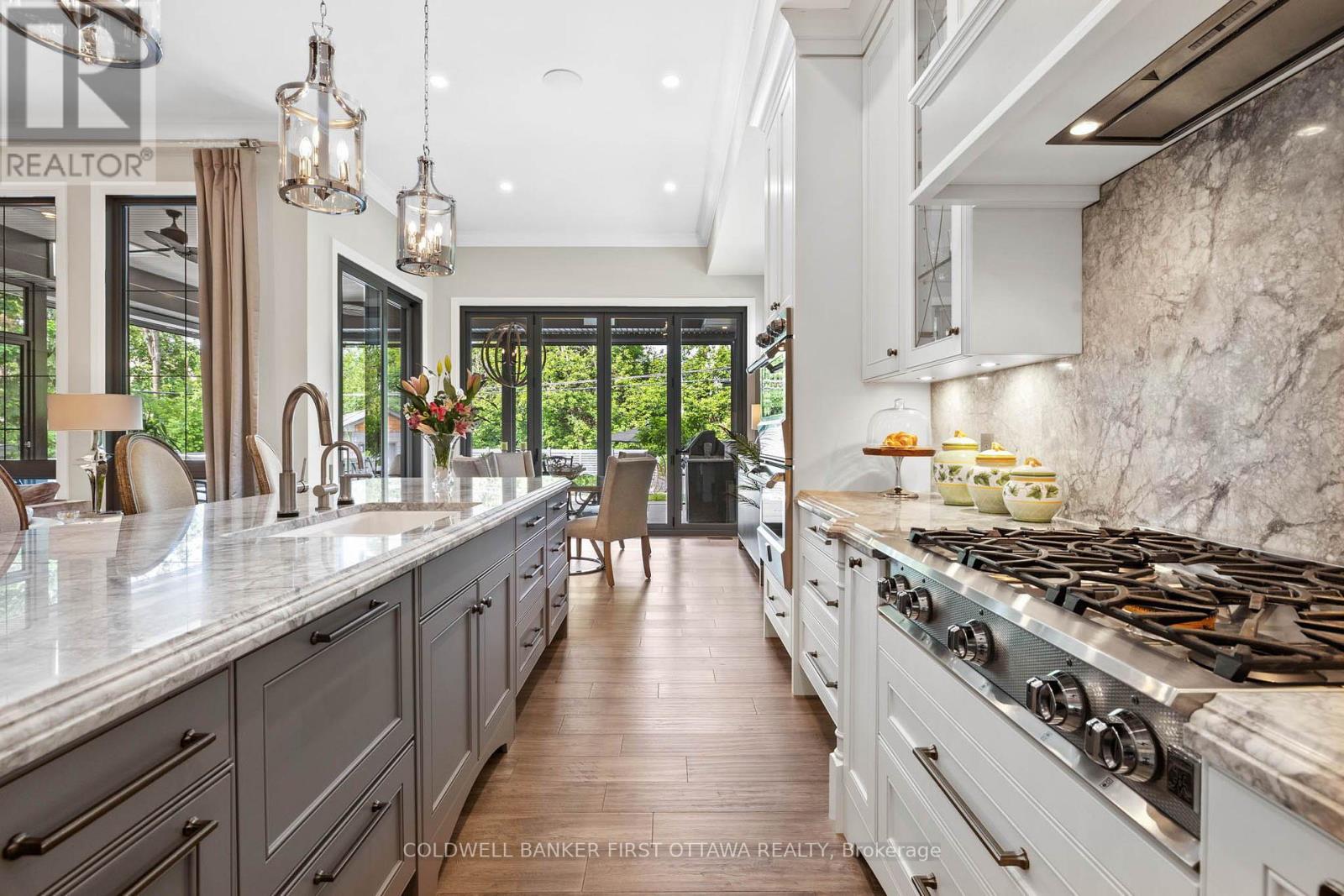Photo 2 of 10 Leaver Avenue, Ottawa ON