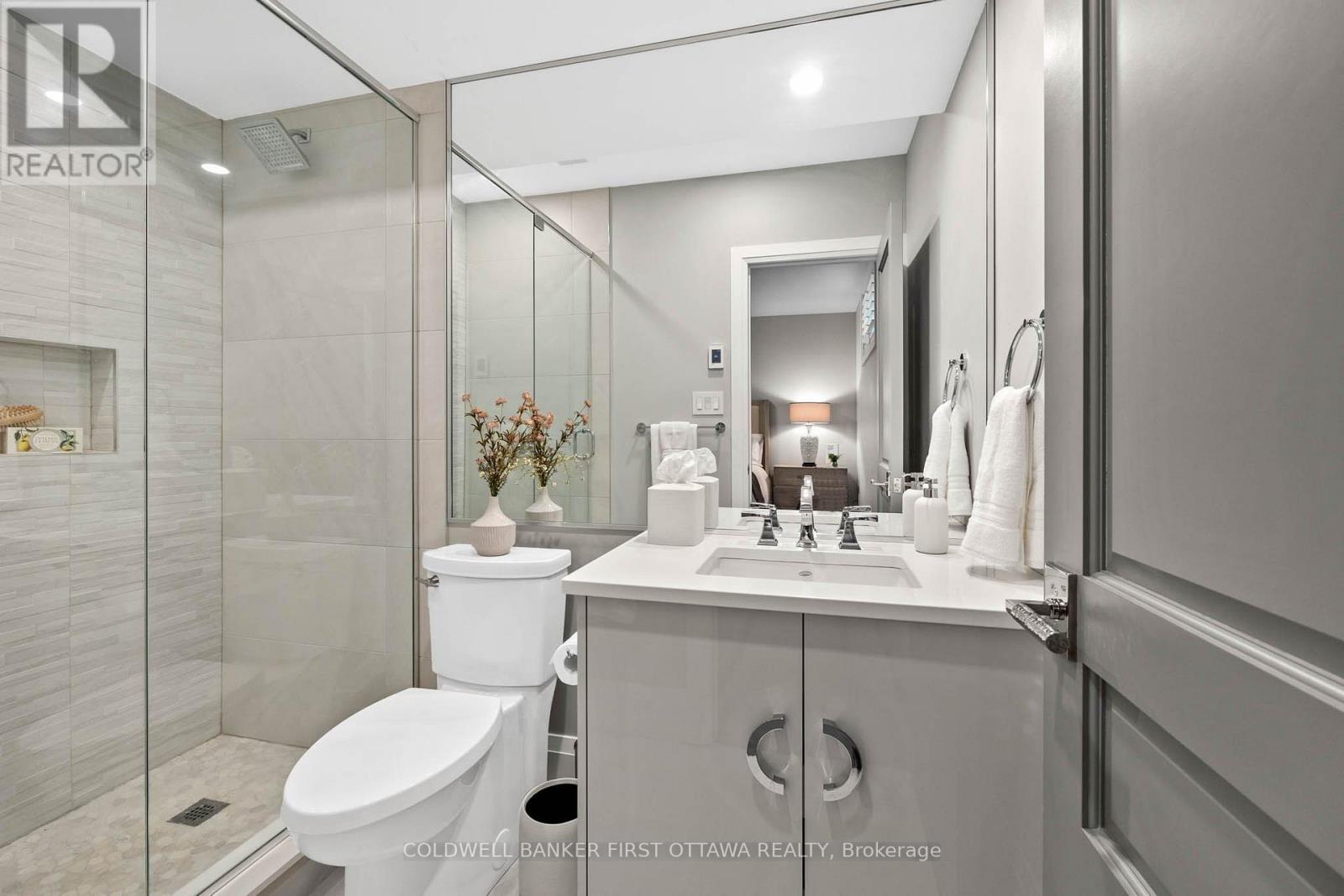 Photo 28 of 10 Leaver Avenue, Ottawa ON