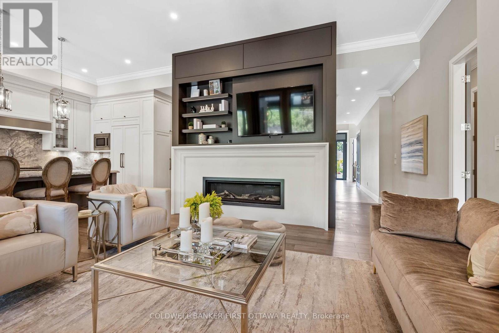 Photo 5 of 10 Leaver Avenue, Ottawa ON