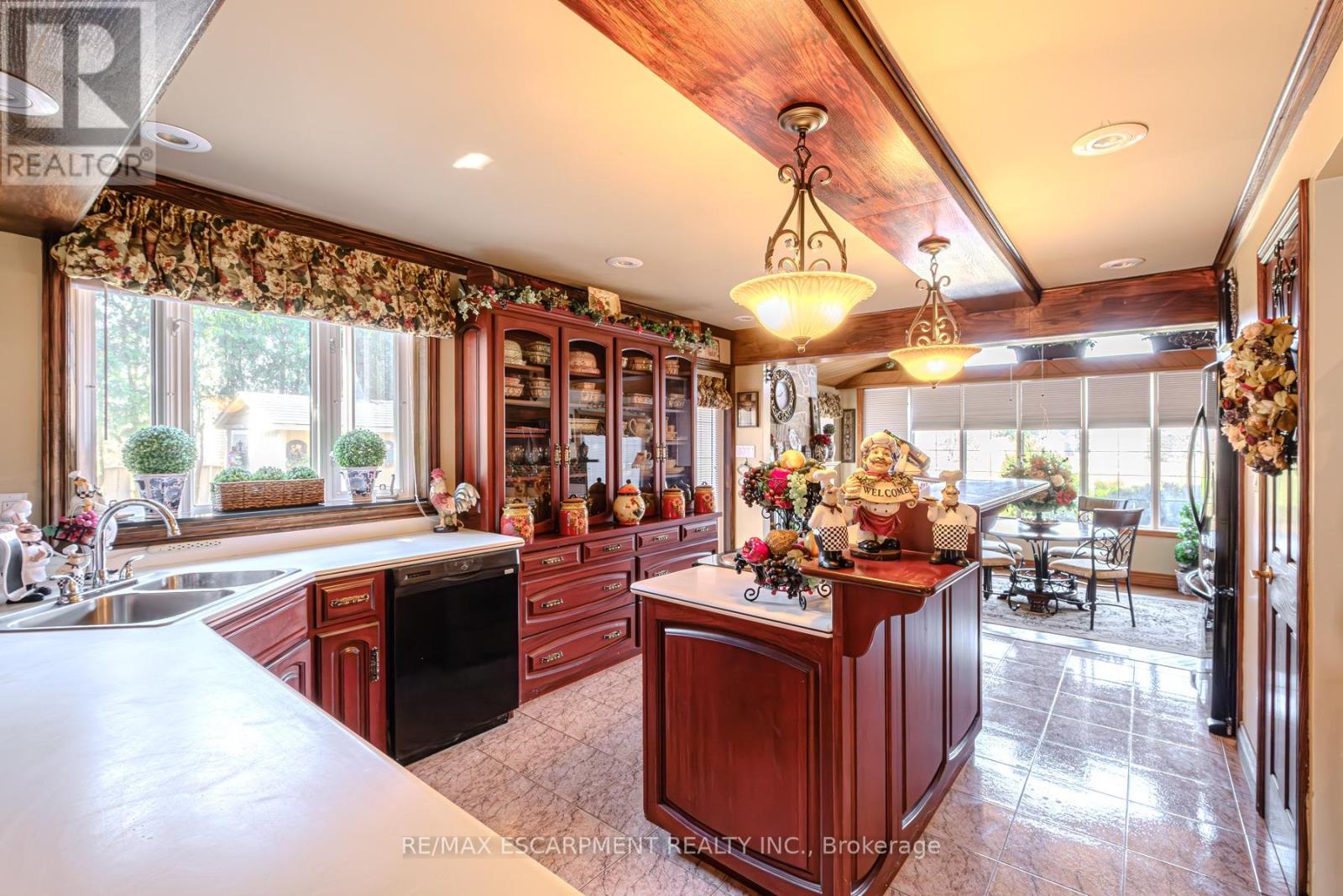 Photo 26 of 136 Country Club Drive, Hamilton ON