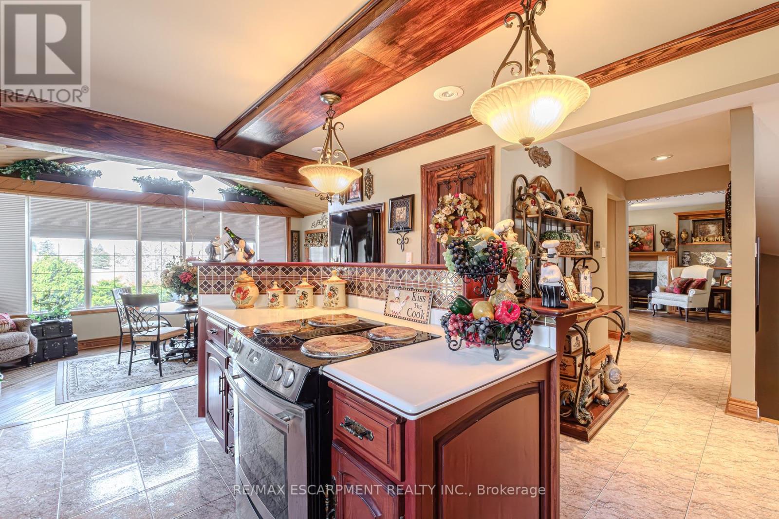 Photo 9 of 136 Country Club Drive, Hamilton ON