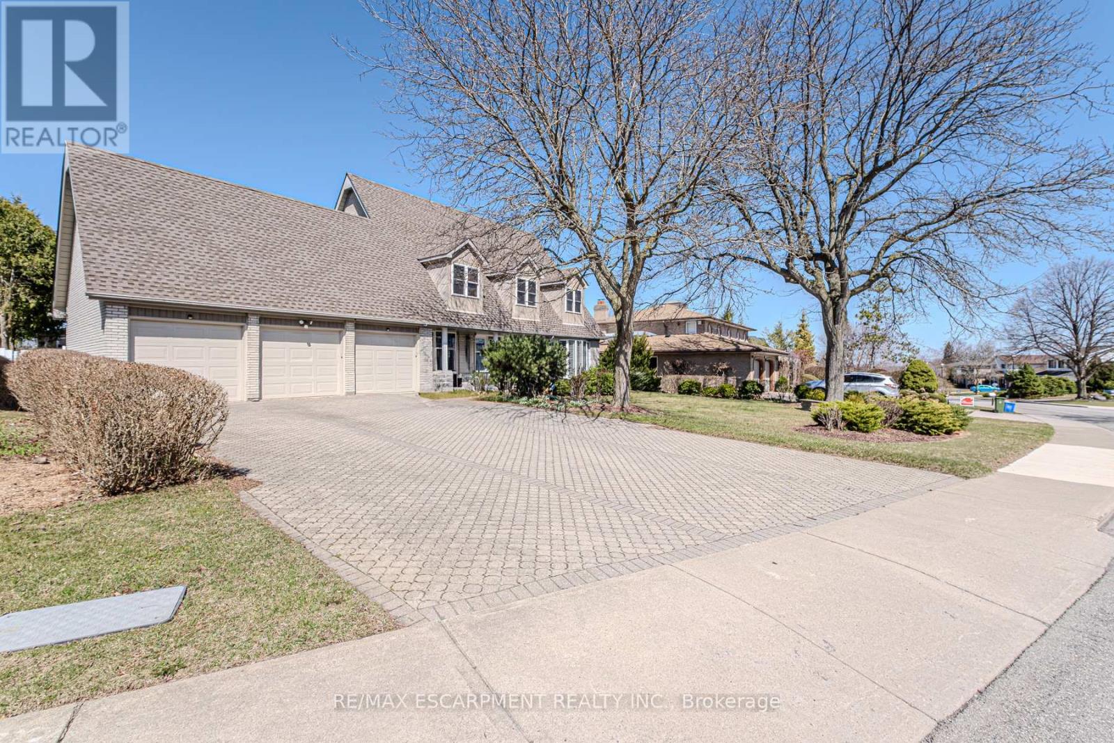 Photo 44 of 136 Country Club Drive, Hamilton ON