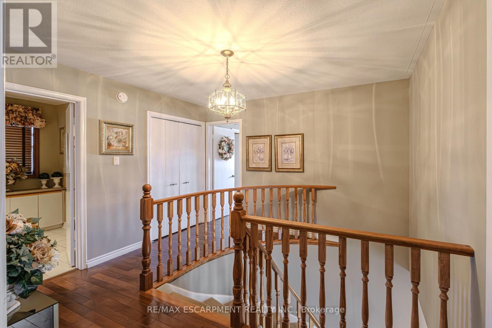 Photo 17 of 136 Country Club Drive, Hamilton ON