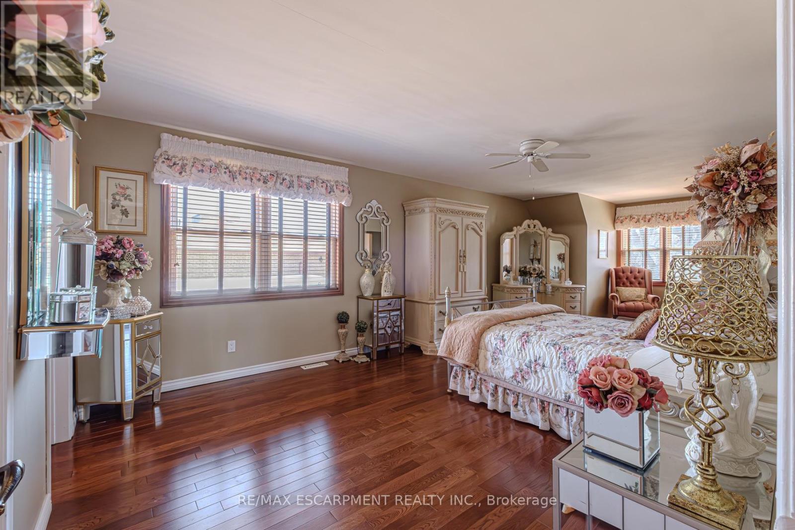 Photo 41 of 136 Country Club Drive, Hamilton ON