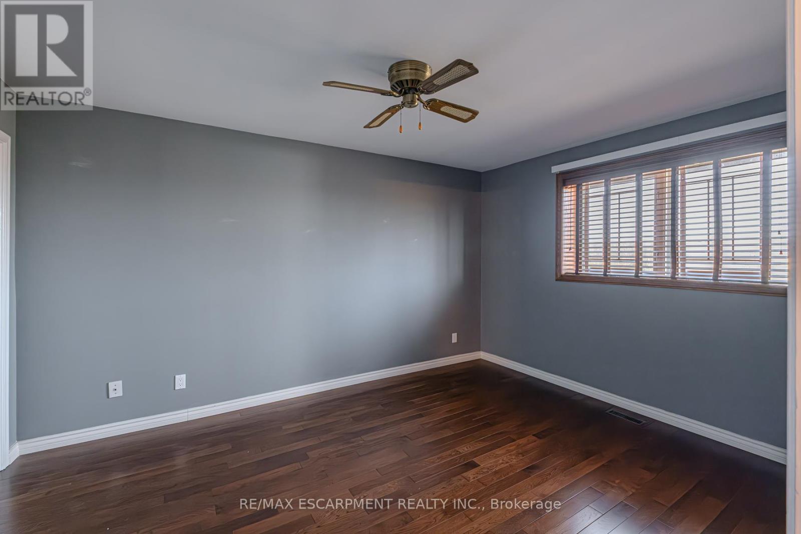 Photo 48 of 136 Country Club Drive, Hamilton ON