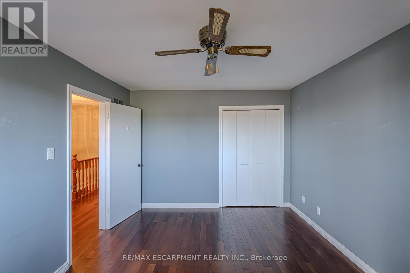 Photo 11 of 136 Country Club Drive, Hamilton ON