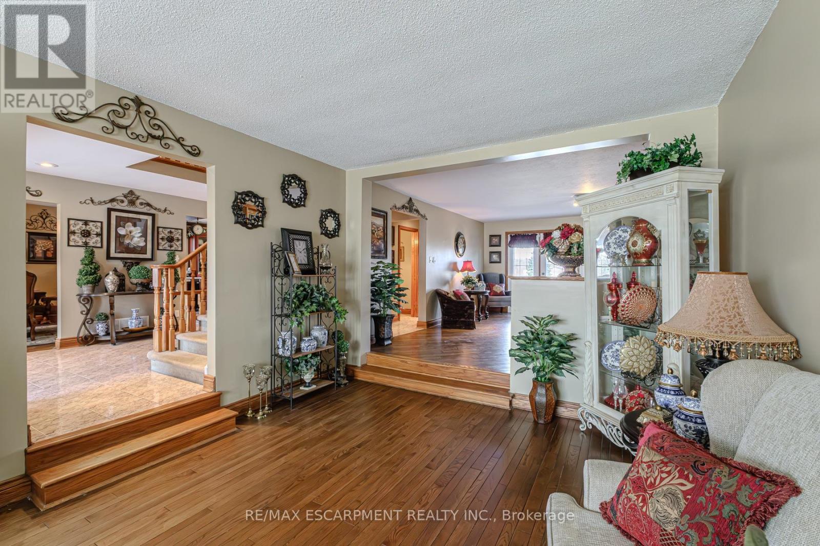 Photo 1 of 136 Country Club Drive, Hamilton ON