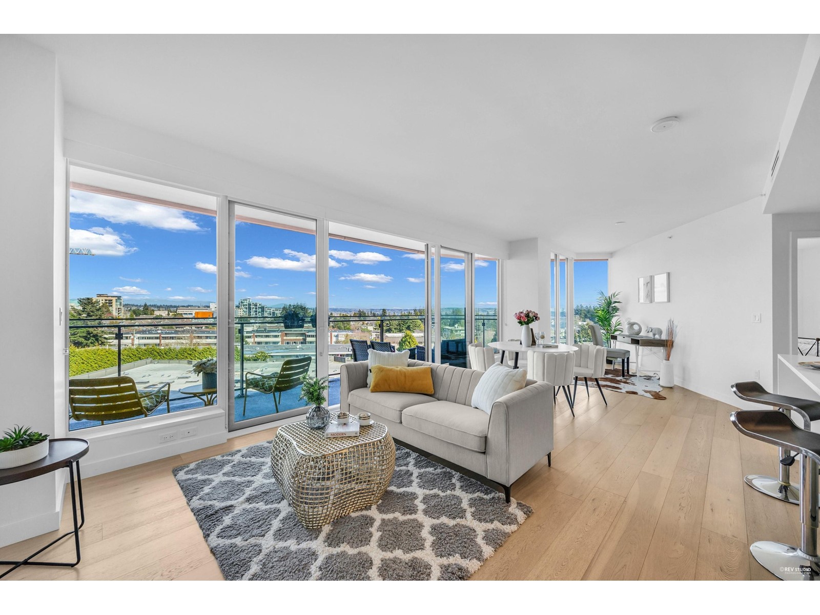 703 1439 GEORGE STREET, White Rock real estate listing R2986918