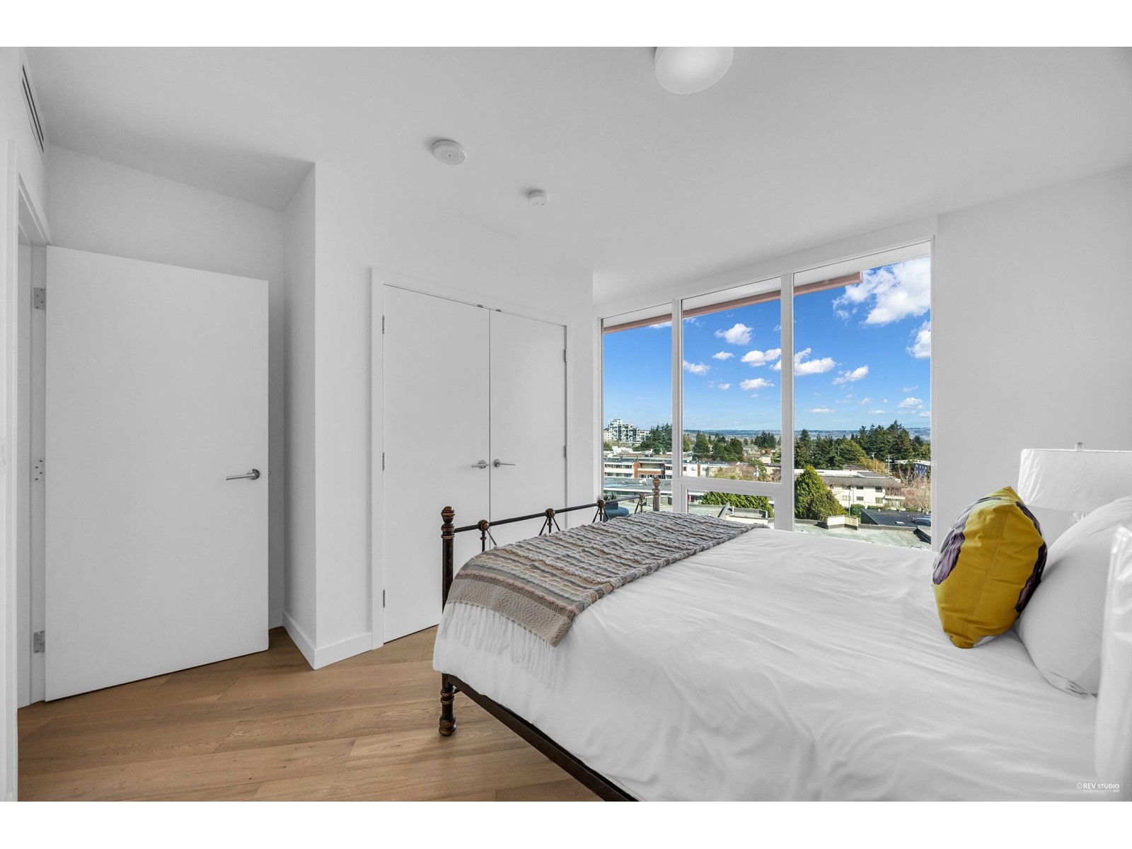 703 1439 GEORGE STREET, White Rock real estate listing R2986918