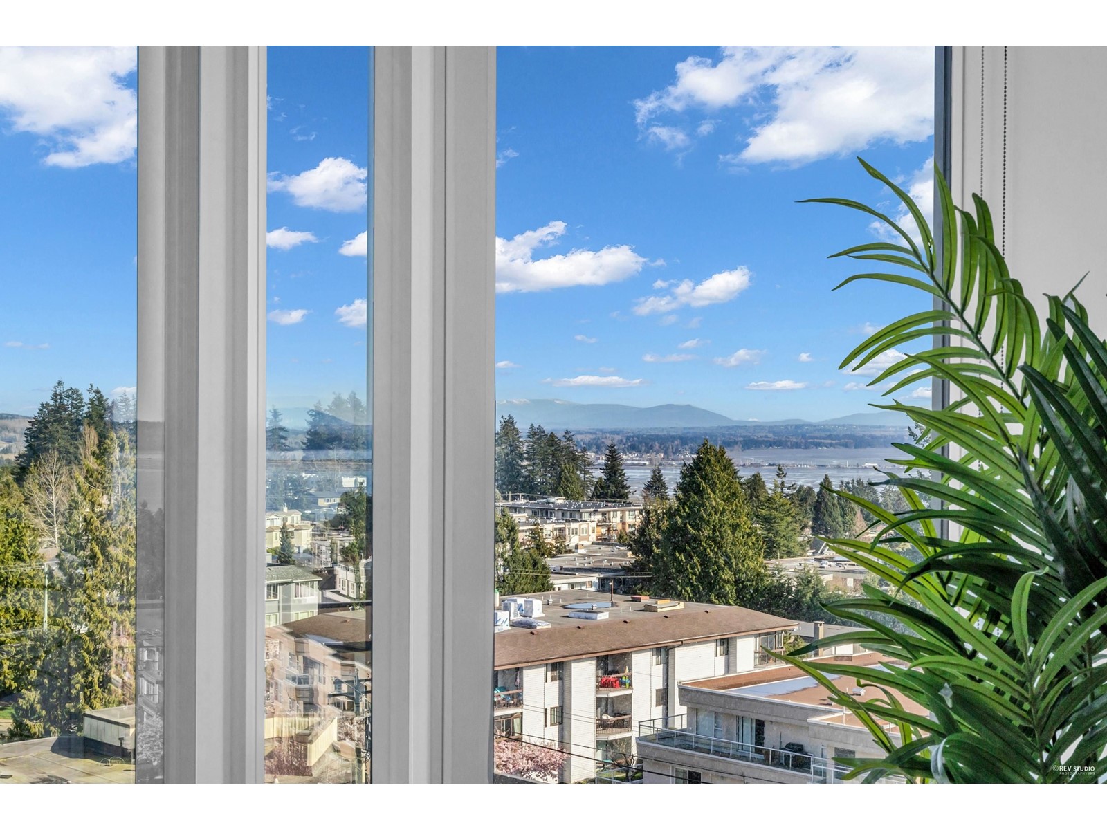 703 1439 GEORGE STREET, White Rock real estate listing R2986918