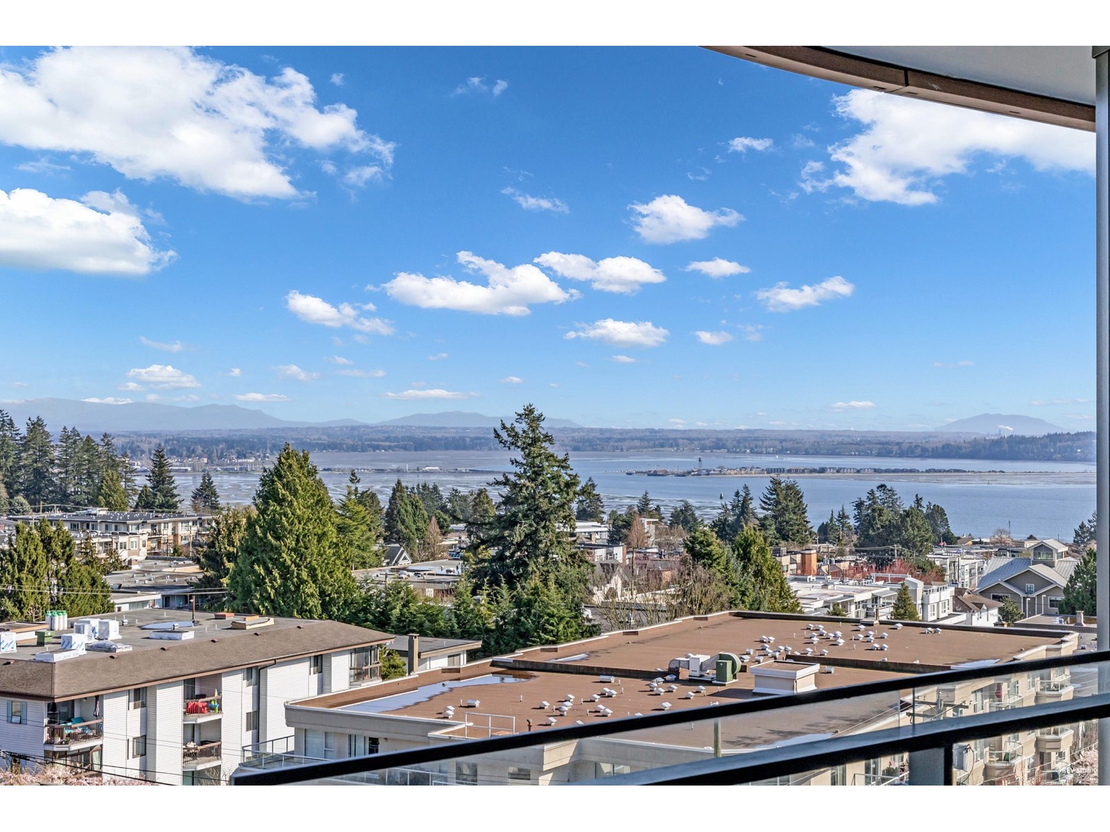 703 1439 GEORGE STREET, White Rock real estate listing R2986918