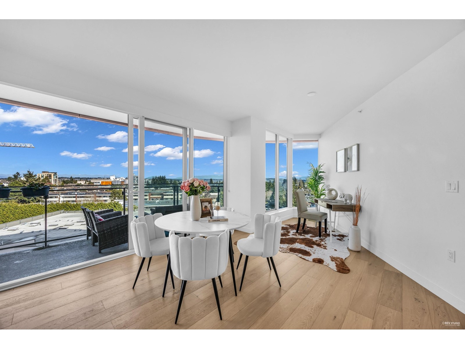 703 1439 GEORGE STREET, White Rock real estate listing R2986918
