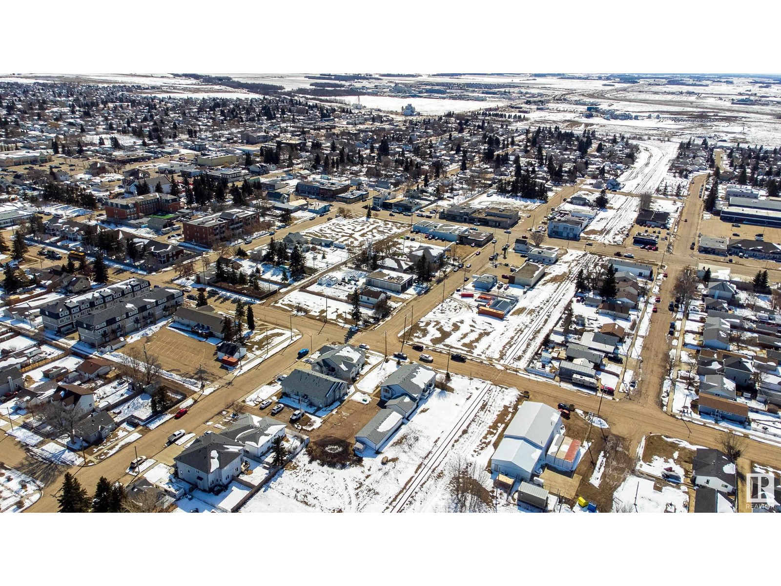 Photo 11 of 10310 101 Av, Morinville AB