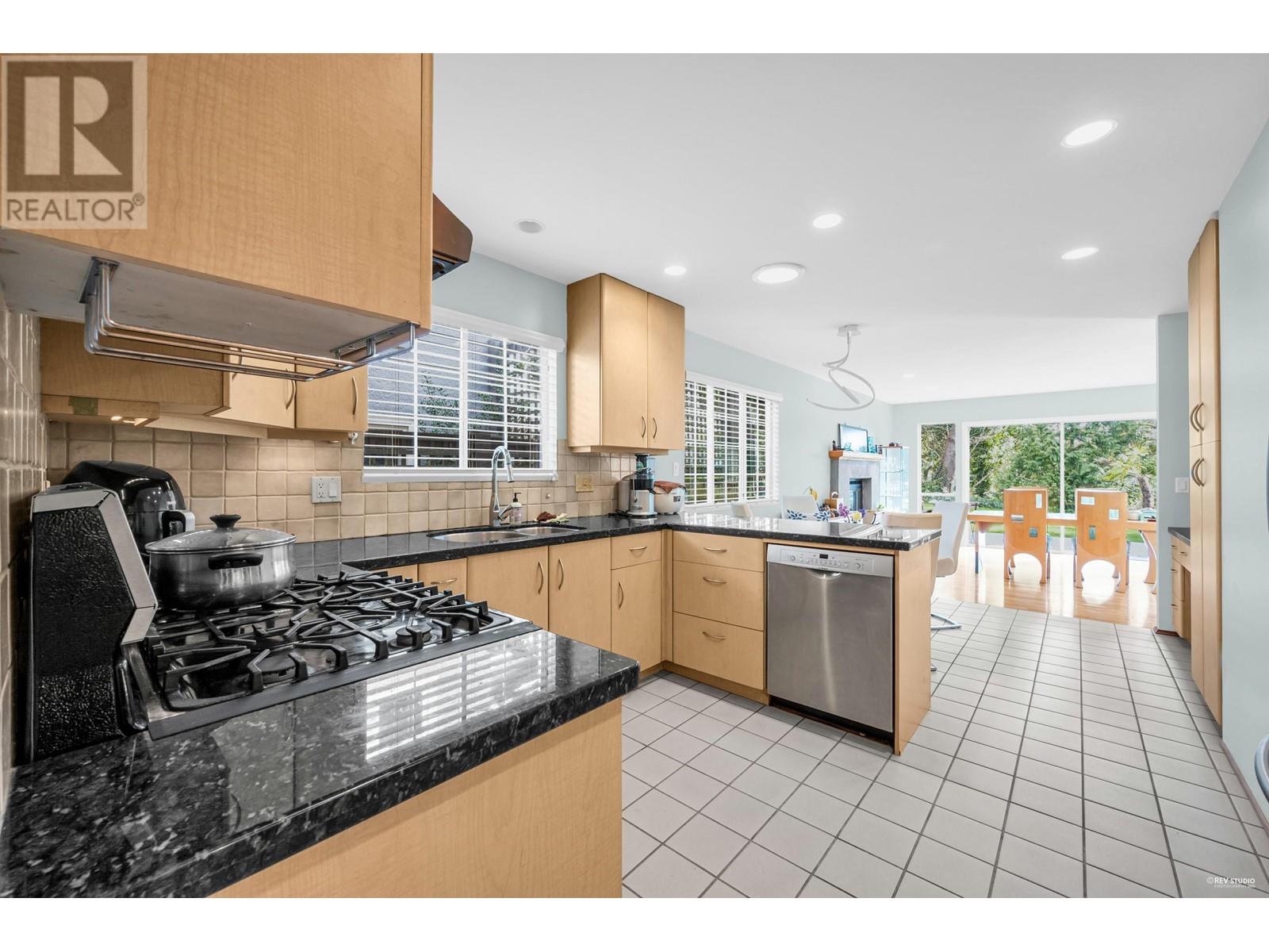 1006 SINCLAIR STREET, West Vancouver