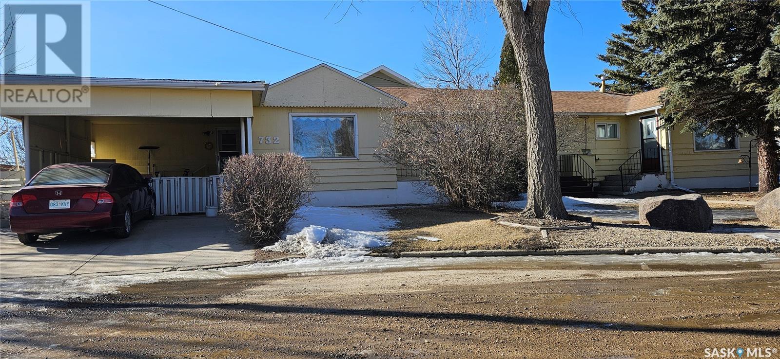Photo 2 of 732 97th Street, Tisdale SK